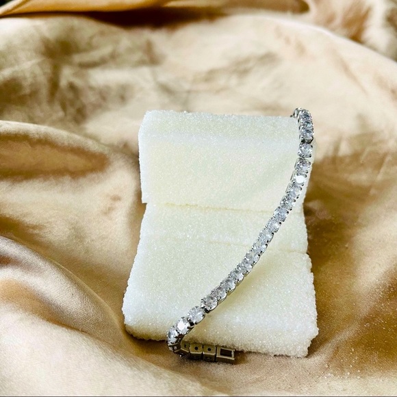 Round Cut Cz 92.5 Sterling Silver Tennis bracelet - Picture 3 of 5